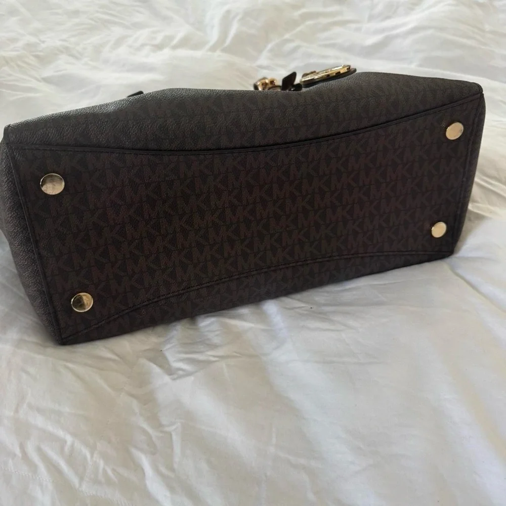 Michael KORS Voyager Medium Logo Tote Bag